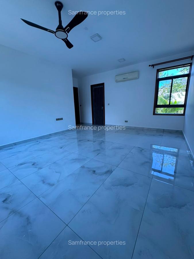 5 Bed Villa with En Suite at Moyne Drive - 7