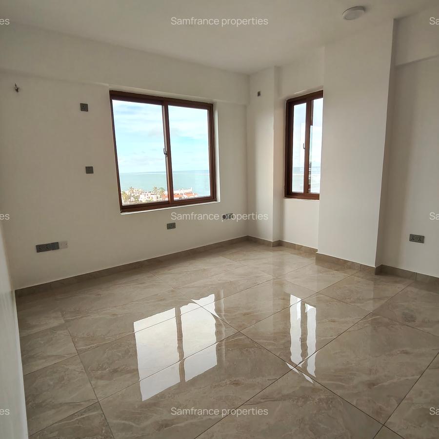 Serviced 4 Bed Apartment with En Suite at 1St Avanue - 11
