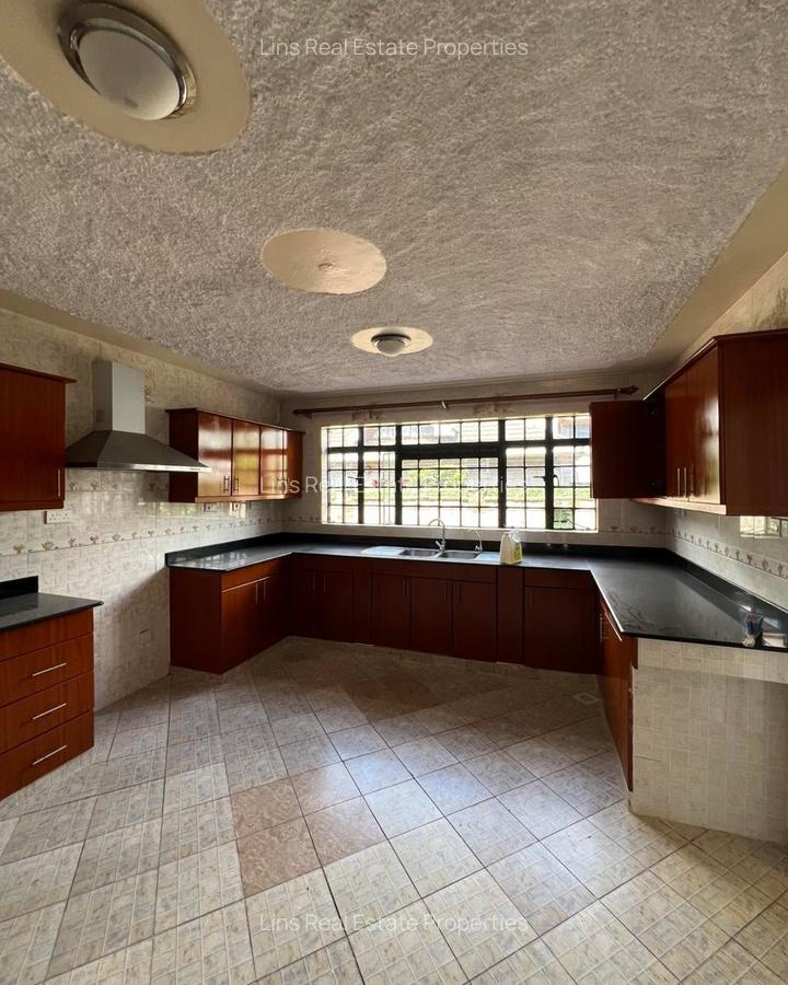 7 Bed House with En Suite in Runda - 6
