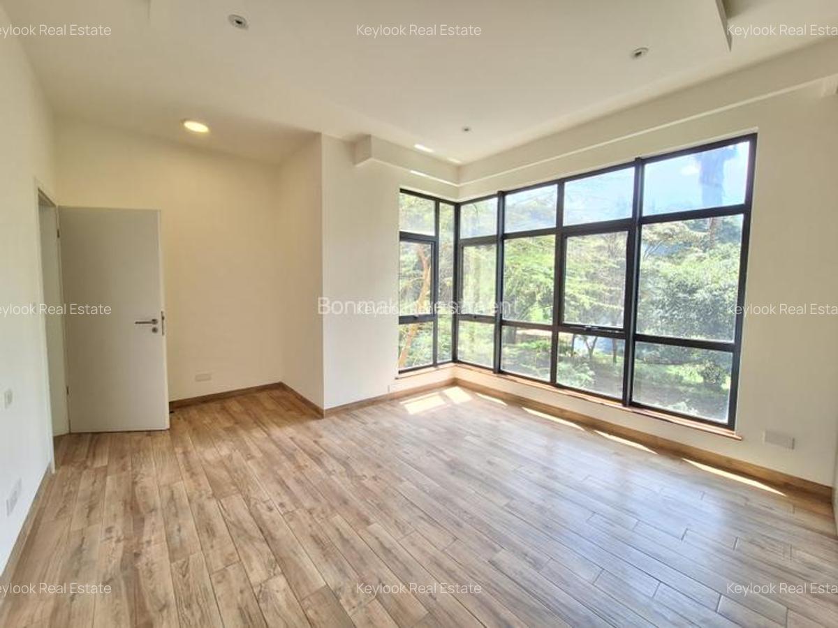 3 Bed Apartment with En Suite at Riverside Drive - 11