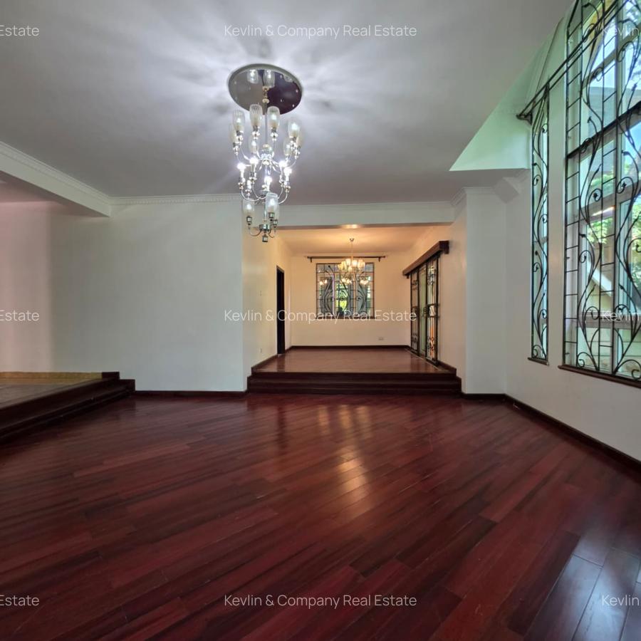 5 Bed Villa with En Suite in Lavington - 6