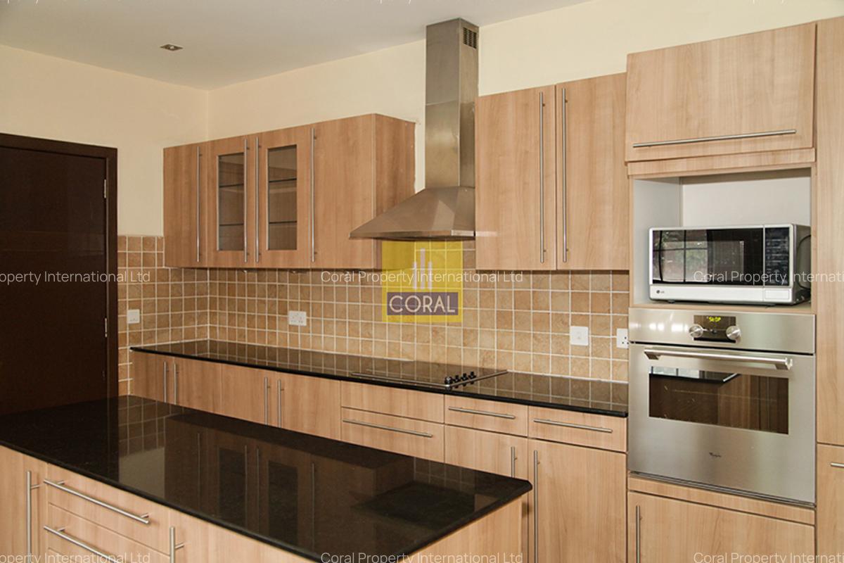 3 Bed Apartment in Riverside - 8