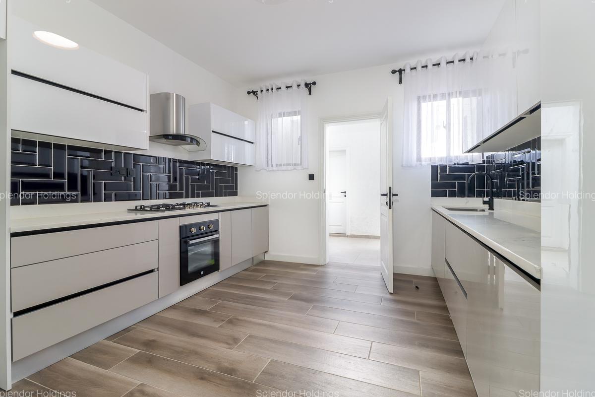 4 Bed Townhouse with En Suite in South C - 2