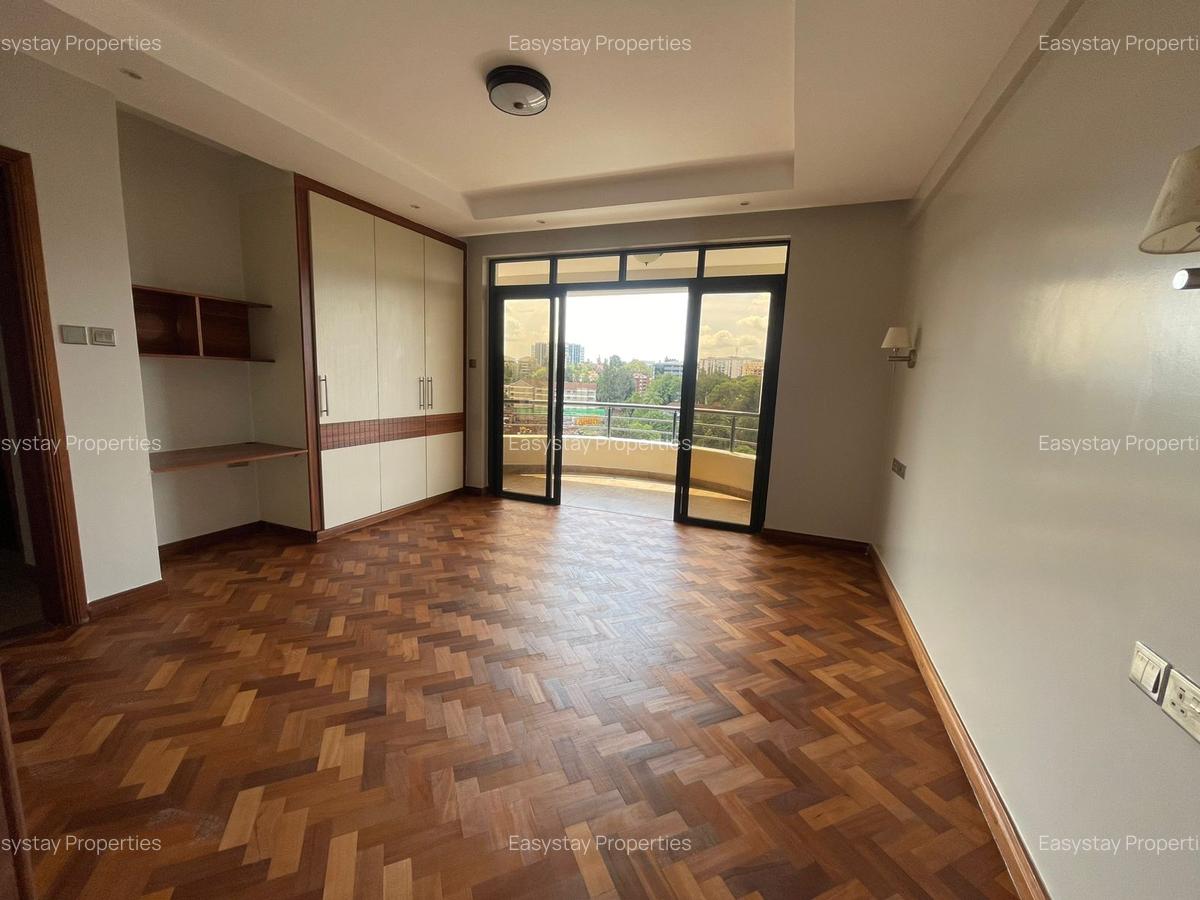 3 Bed Apartment with En Suite in Riverside - 9