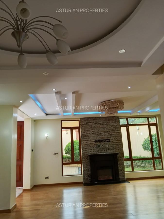 5 Bed Townhouse with En Suite in Lavington - 3