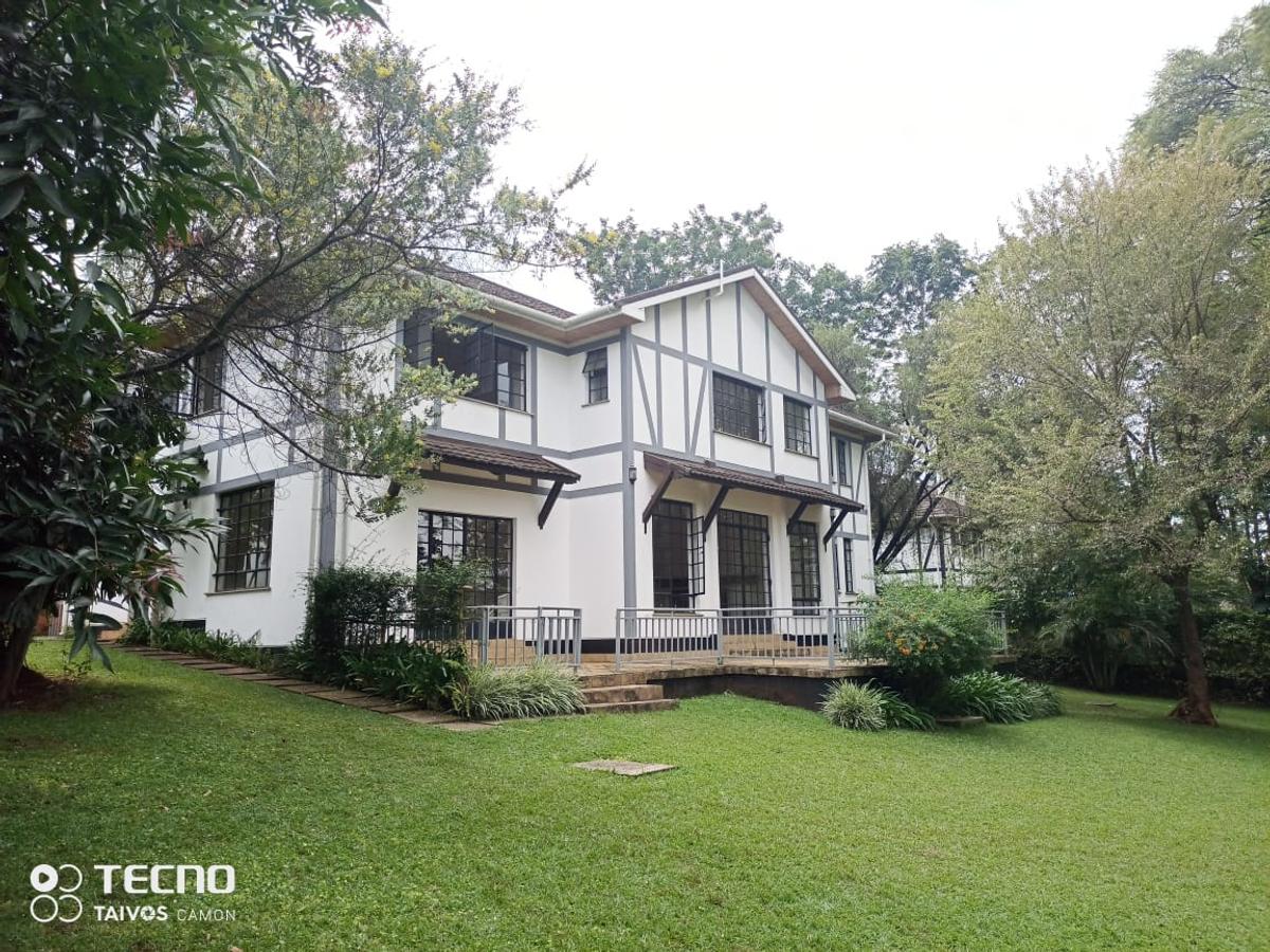 5 Bed Villa with En Suite in Rosslyn - 2