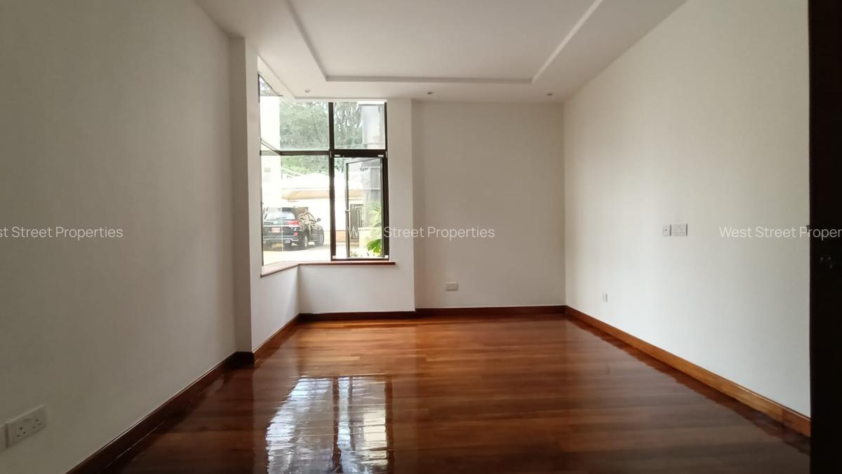 4 Bed Villa with En Suite at Lavington - 14