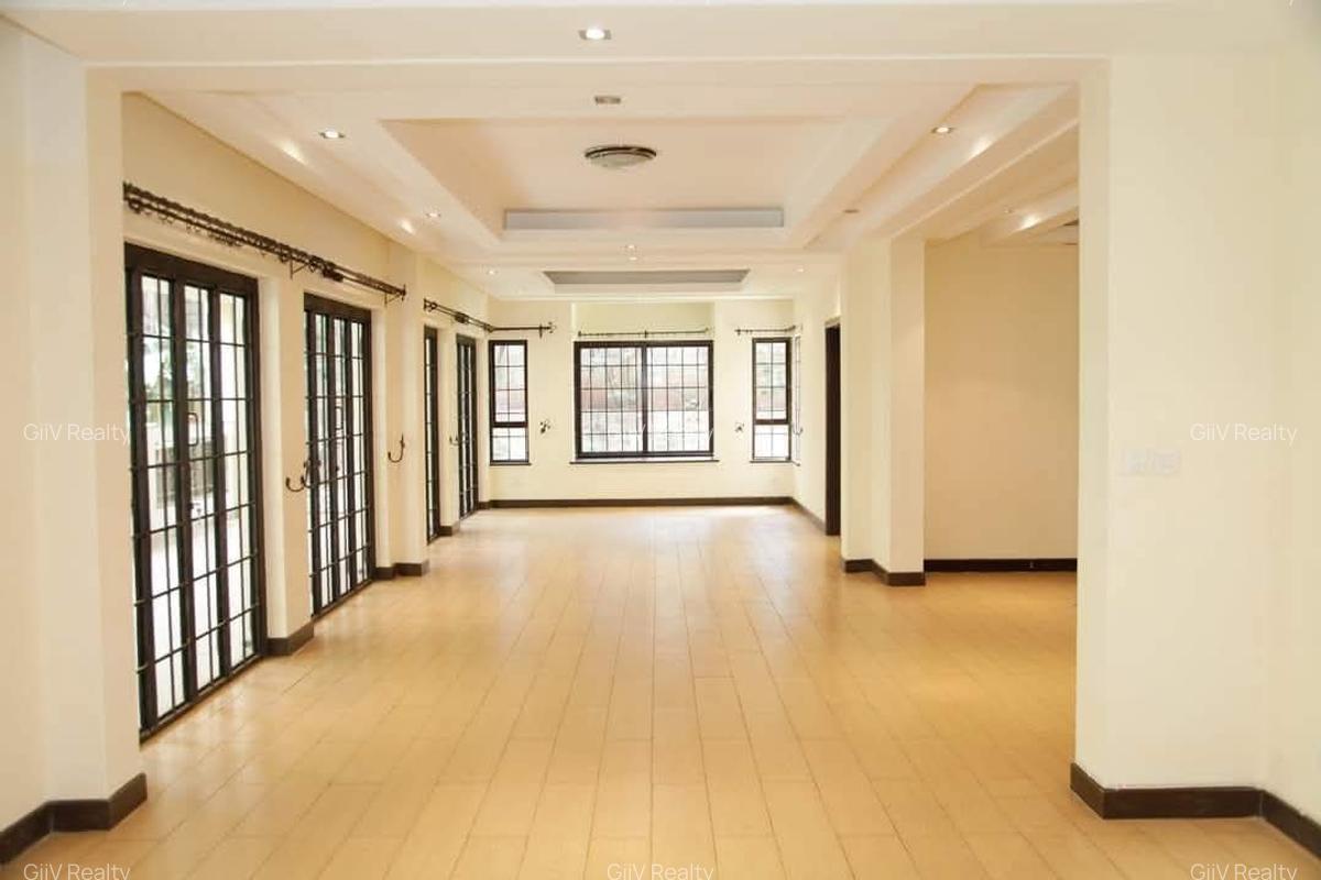 3 Bed Apartment with En Suite in Riverside - 3