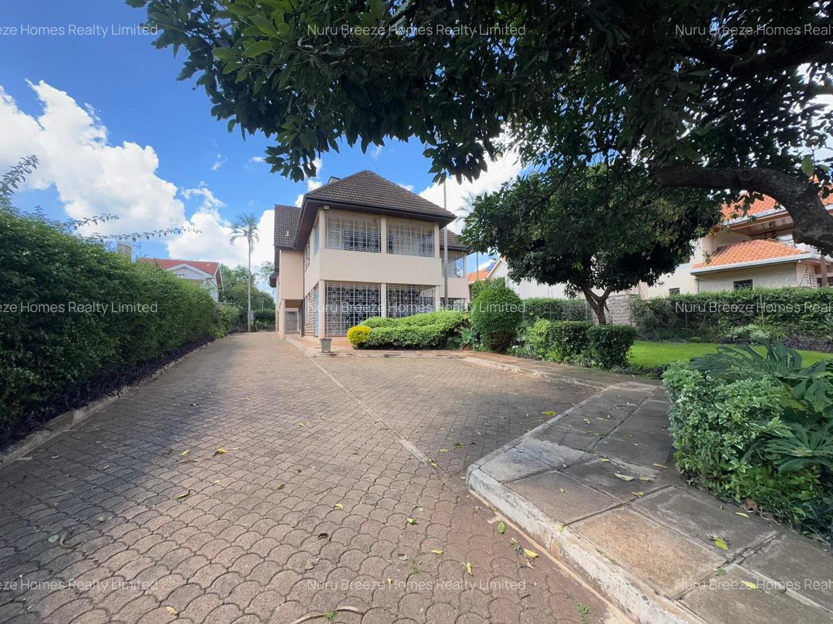 5 Bed House with En Suite in Runda - 12