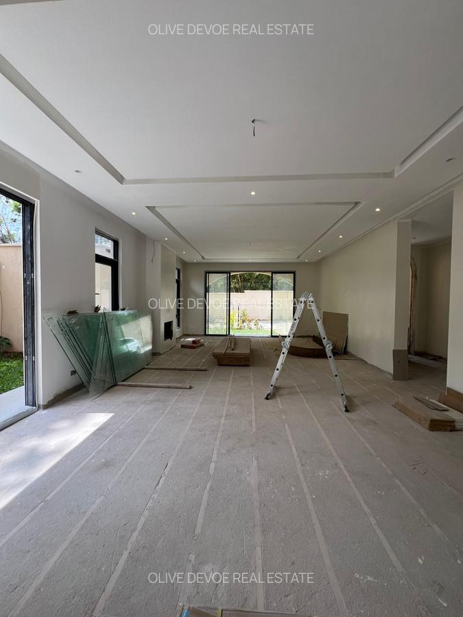 6 Bed Townhouse with En Suite in Lavington - 14