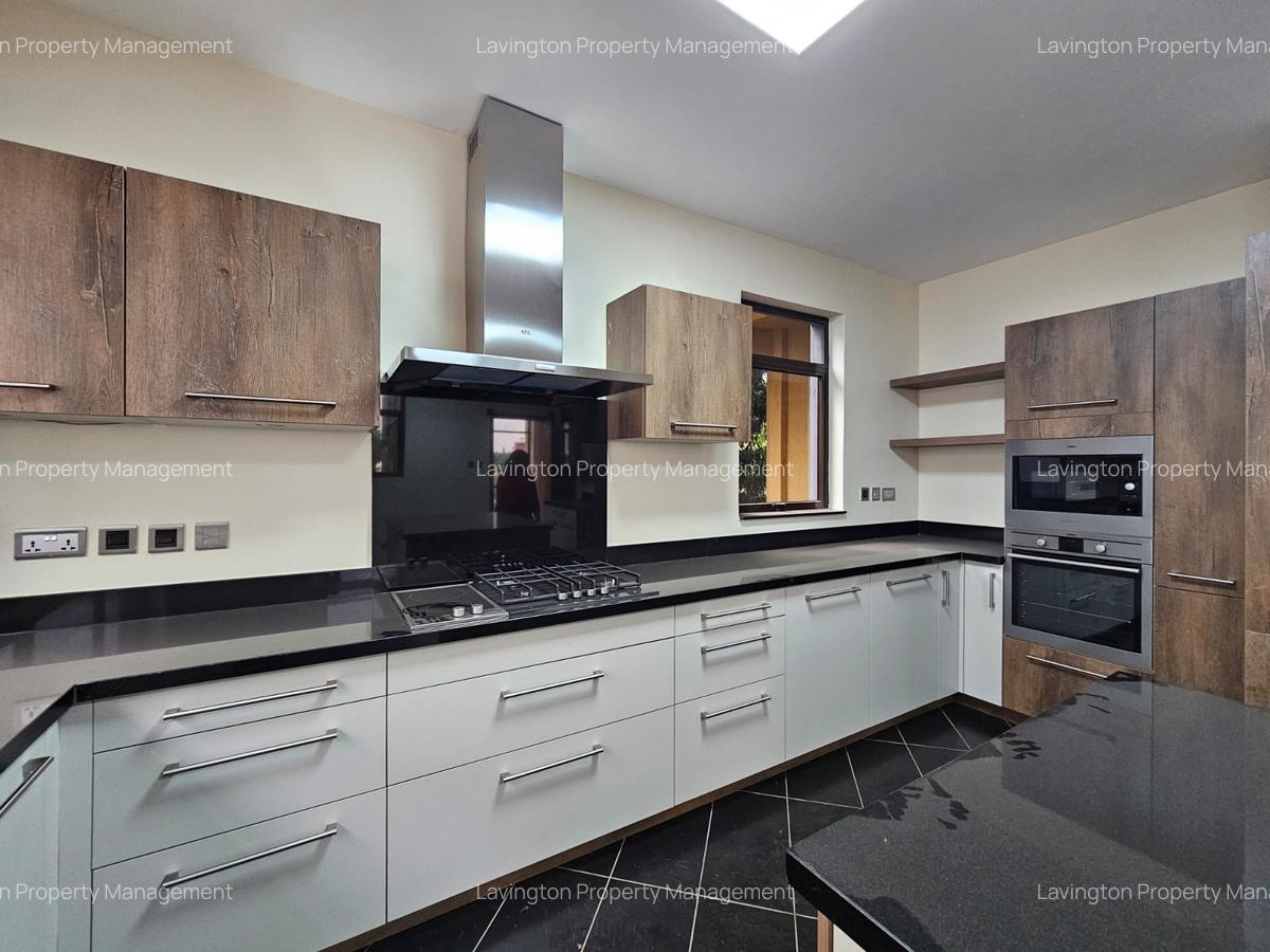 5 Bed Townhouse with En Suite at Lavington Green - 12