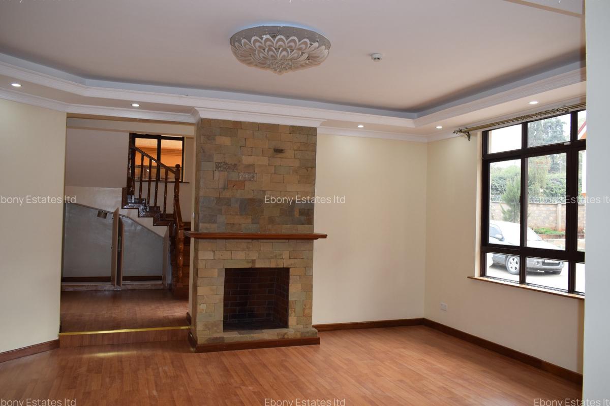 5 Bed Townhouse with En Suite in Lavington - 2