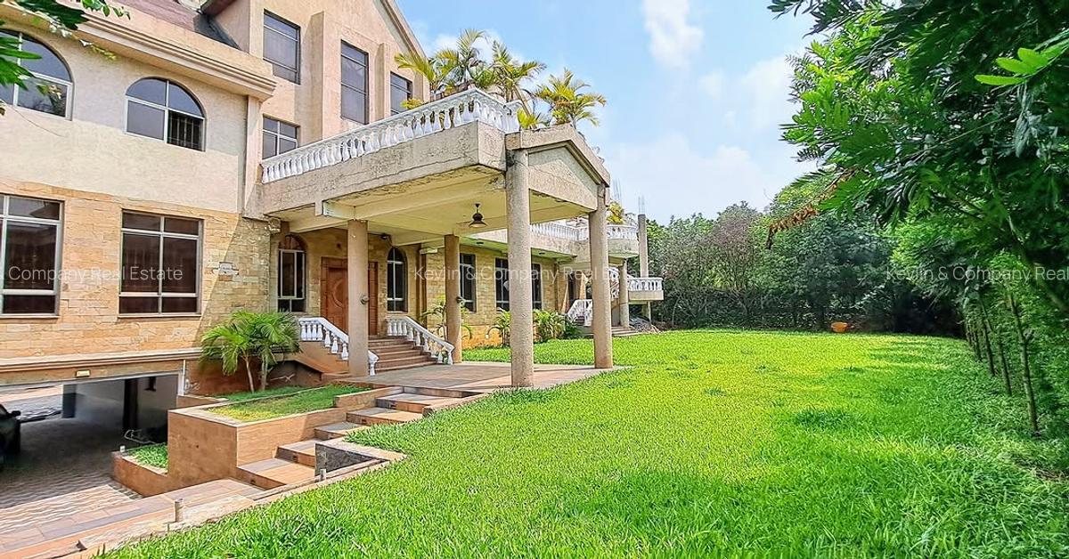 6 Bed Villa with En Suite in Ridgeways - 2