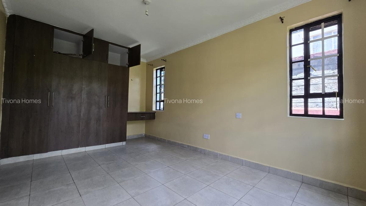5 Bed House with En Suite in Garden Estate - 14