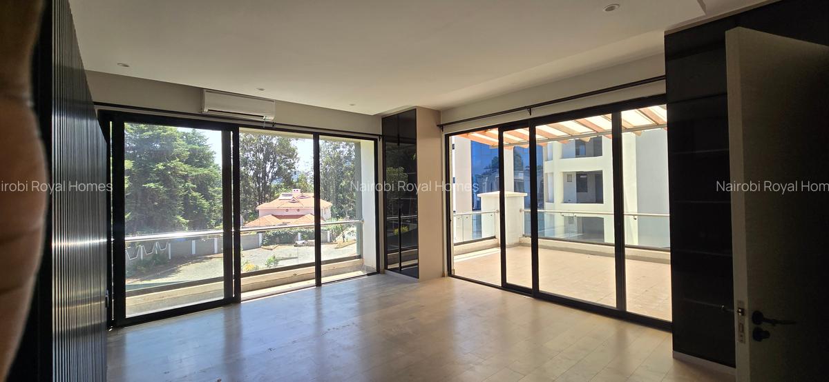 5 Bed Townhouse with En Suite at Lavington Green - 12