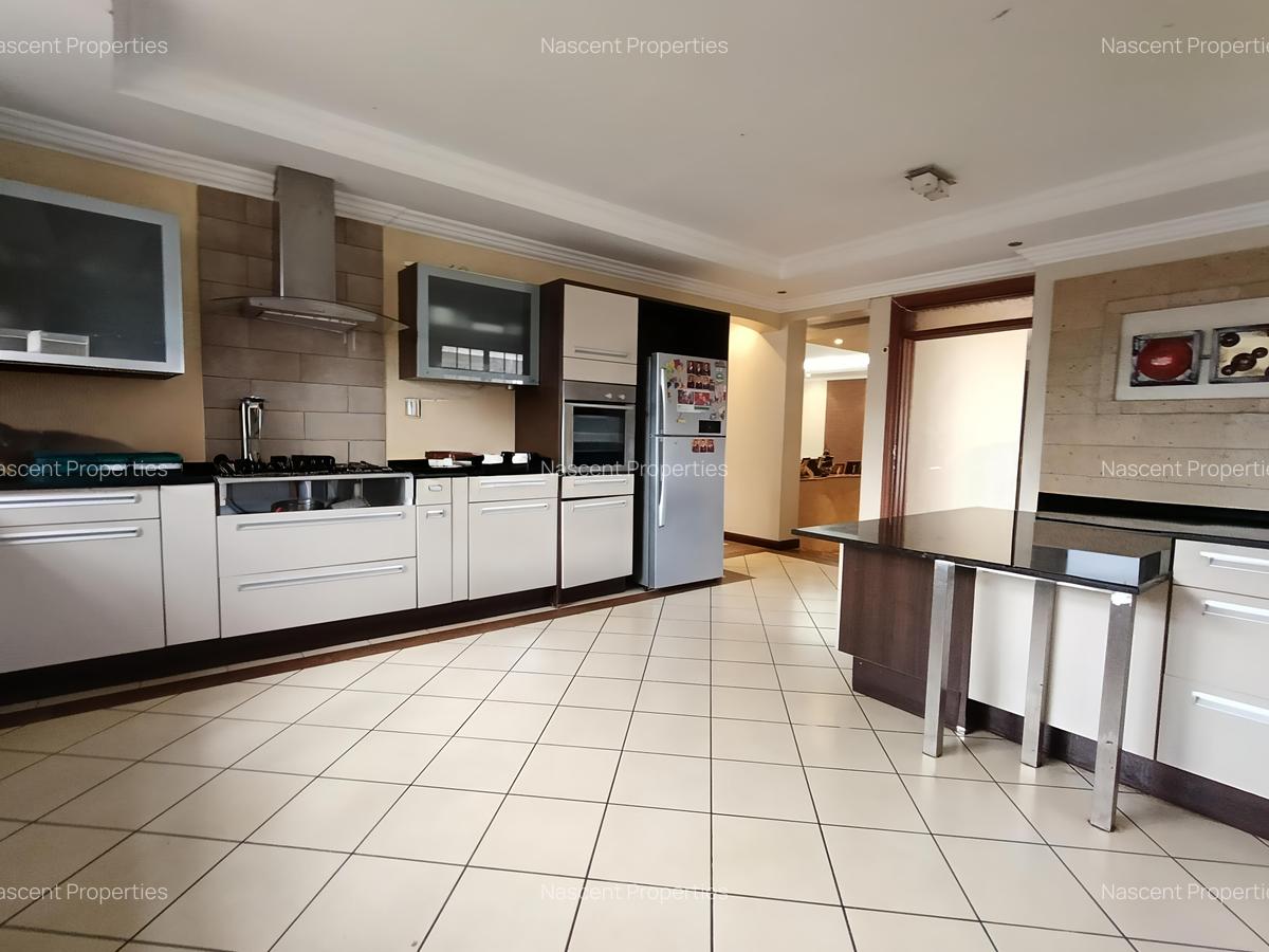 4 Bed House with En Suite in Runda - 9