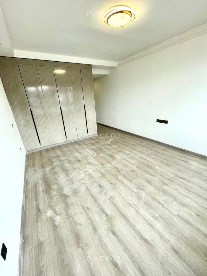 3 Bed Apartment with En Suite in Riverside - 8