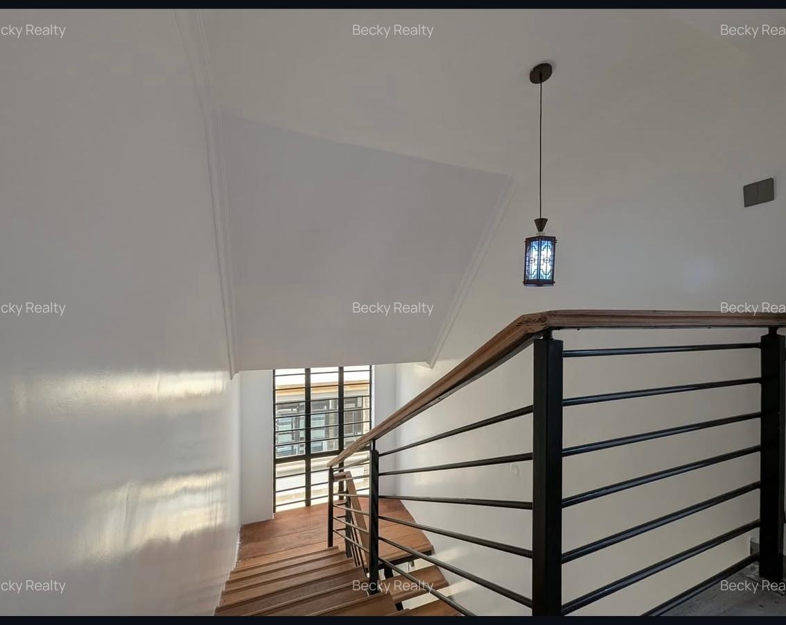 4 Bed House with En Suite at Membley - 2