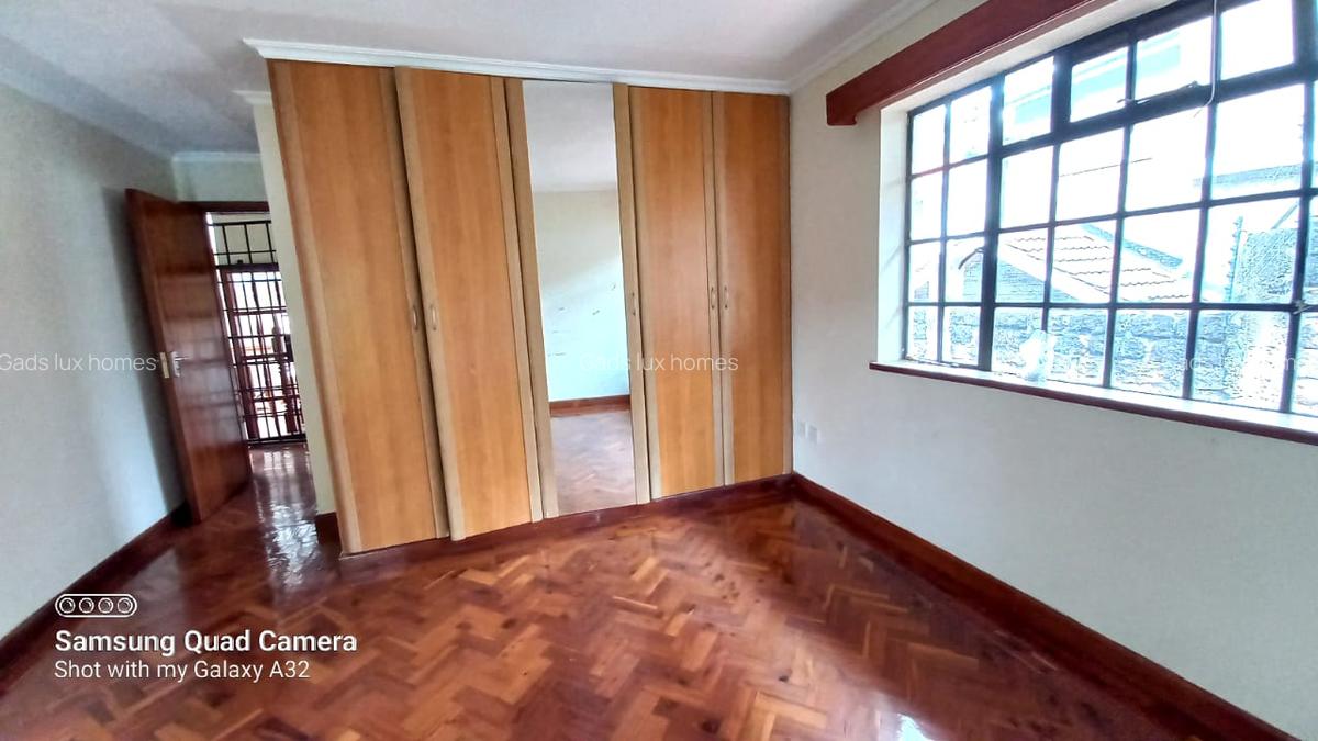 4 Bed Townhouse with En Suite at Spring Valley - 5