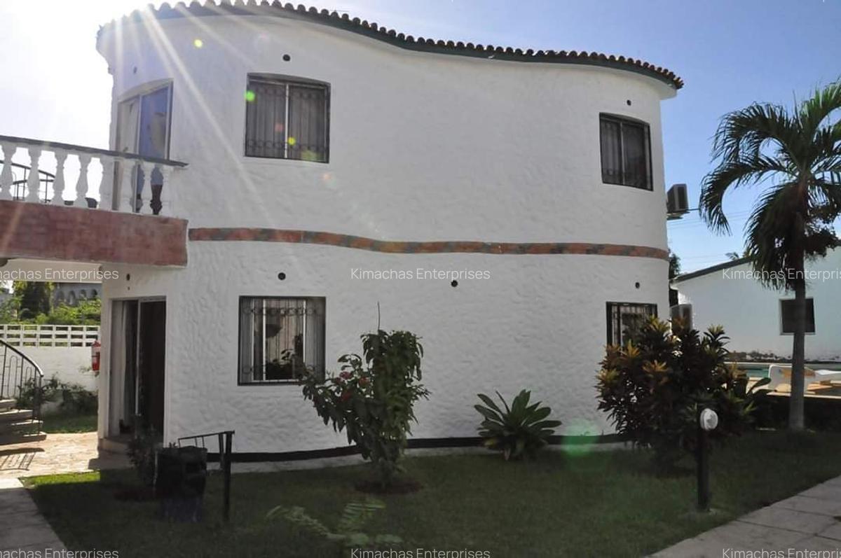 Serviced 1 Bed Apartment with En Suite at 1St Avenue Nyali - 6