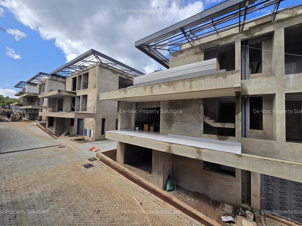 5 Bed Villa with En Suite in Lavington - 5