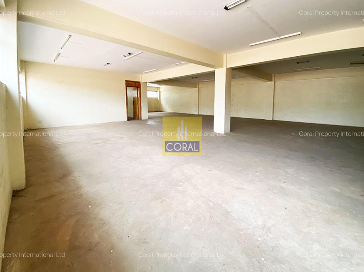 Warehouse with Lift in Ngara - 1