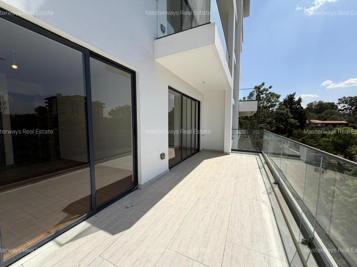 2 Bed Apartment with En Suite at Riverside Drive - 11