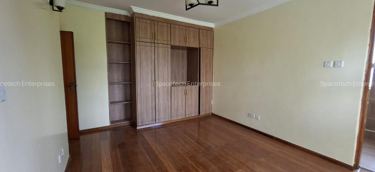5 Bed Townhouse with En Suite in Lavington - 13