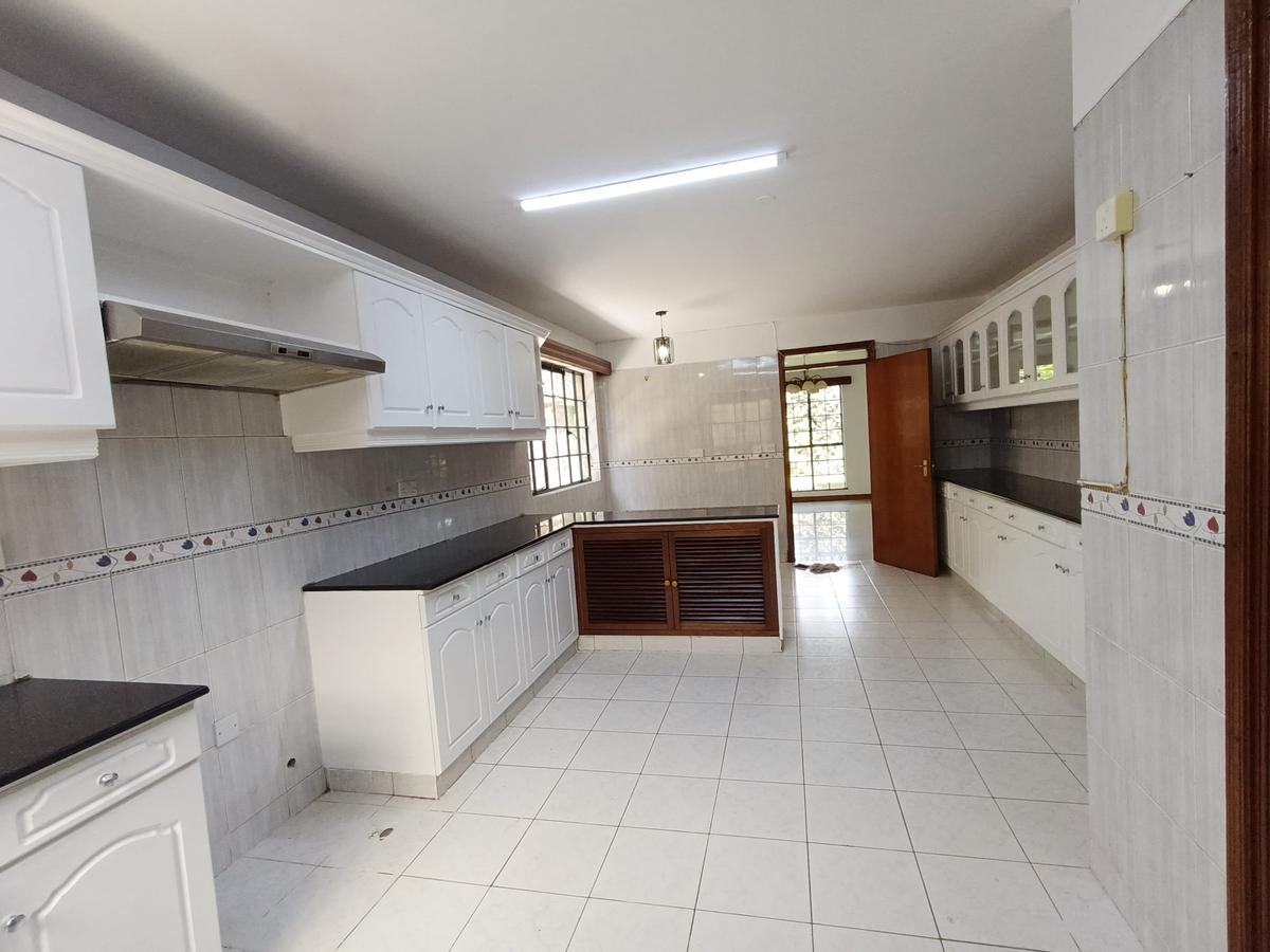 5 Bed Townhouse with En Suite in Spring Valley - 4