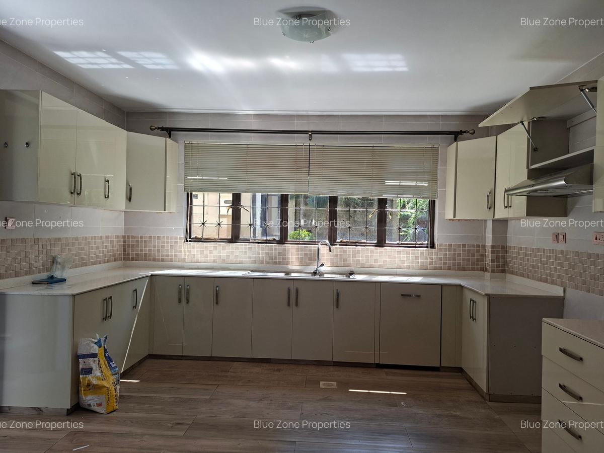 5 Bed Townhouse with En Suite at Off Panafric Insurance Avenue - 6