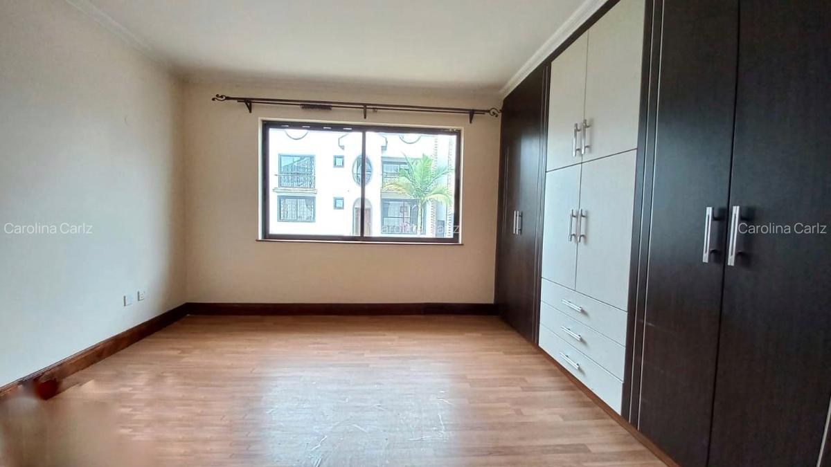 4 Bed Townhouse with En Suite at Broo - 12