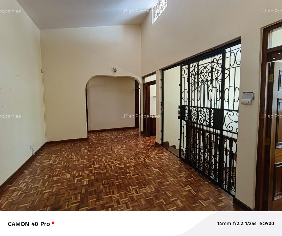 5 Bed House with En Suite in Nyari - 13