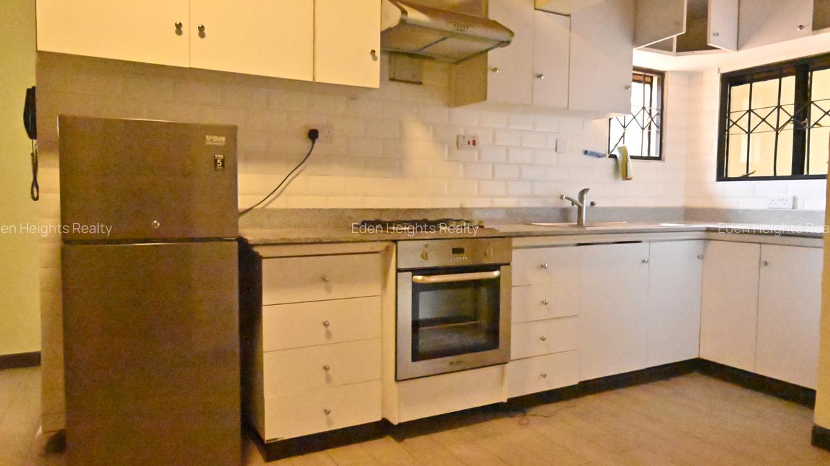 2 Bed Apartment with En Suite in Brookside - 5