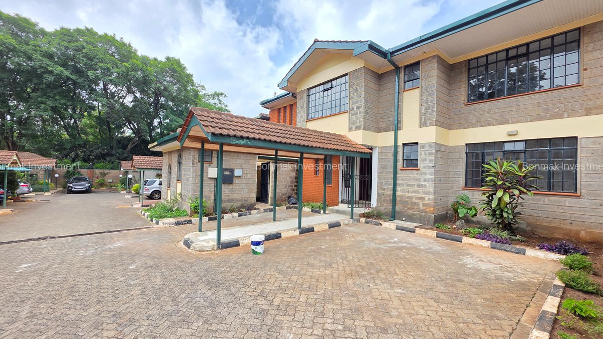 4 Bed Townhouse with En Suite at Lavington Green. - 1
