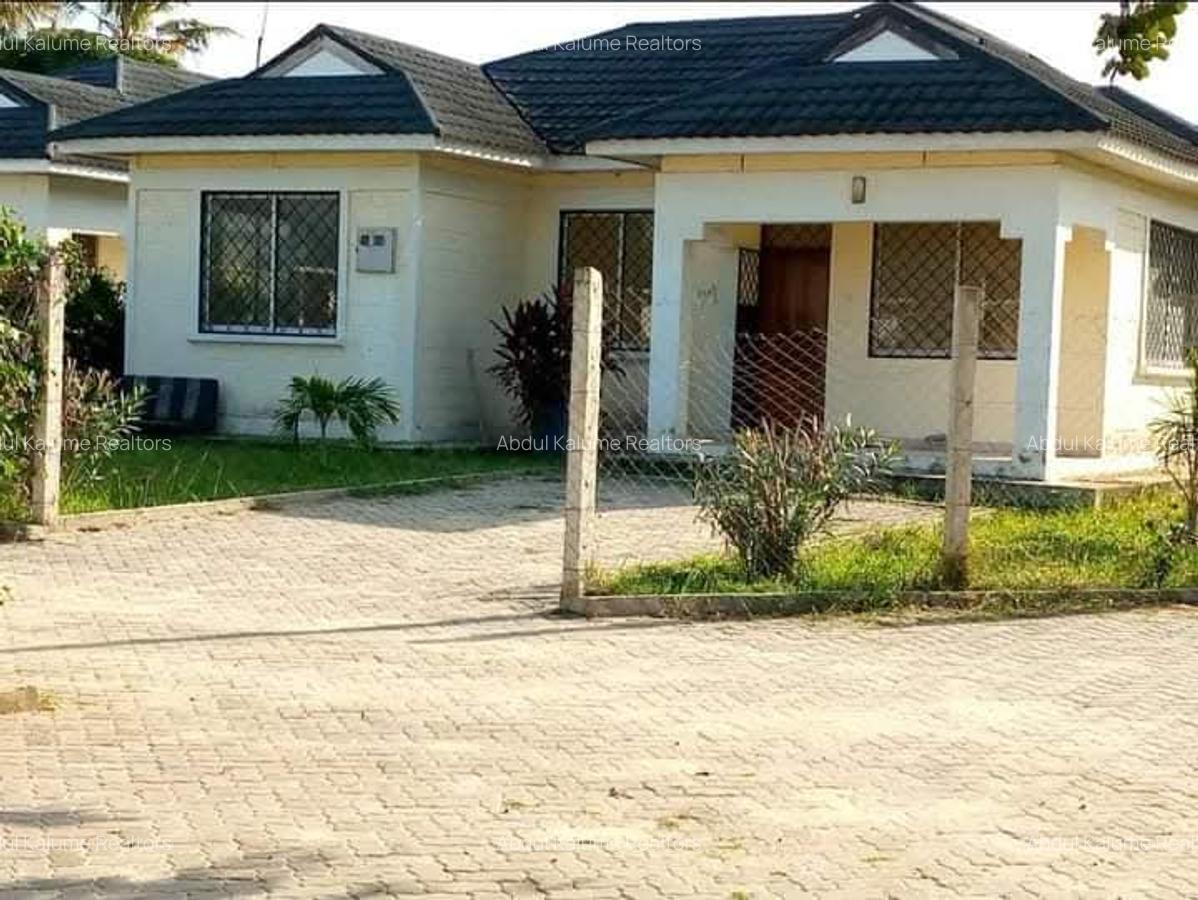 3 Bed Townhouse with En Suite at Bamburi - 1