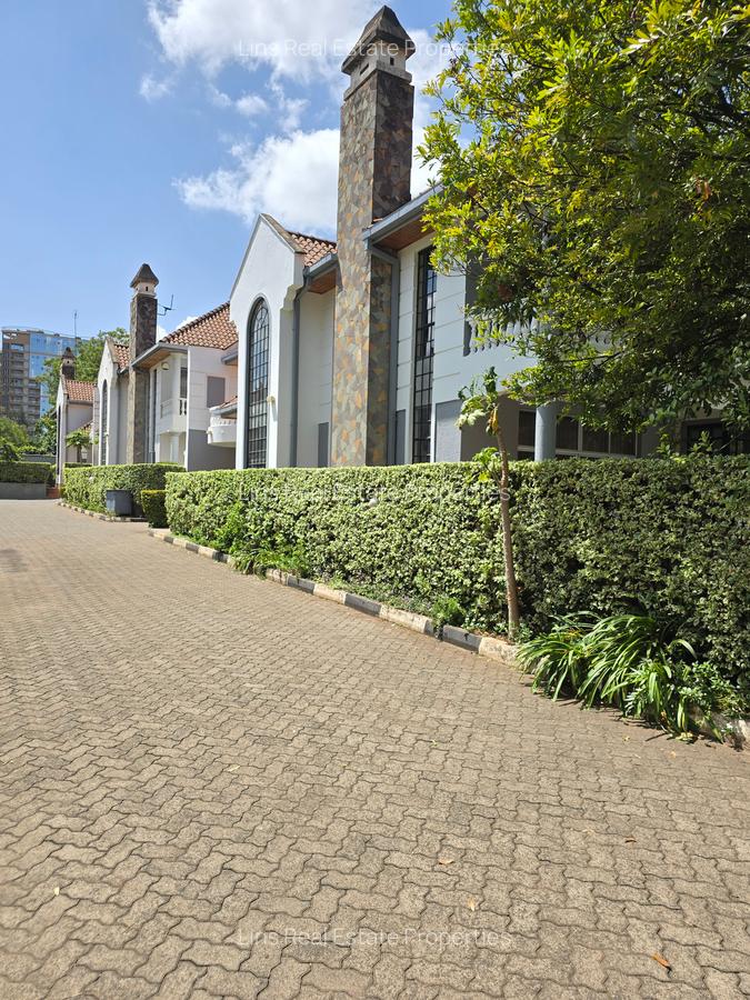 4 Bed Townhouse with En Suite in Lavington - 5