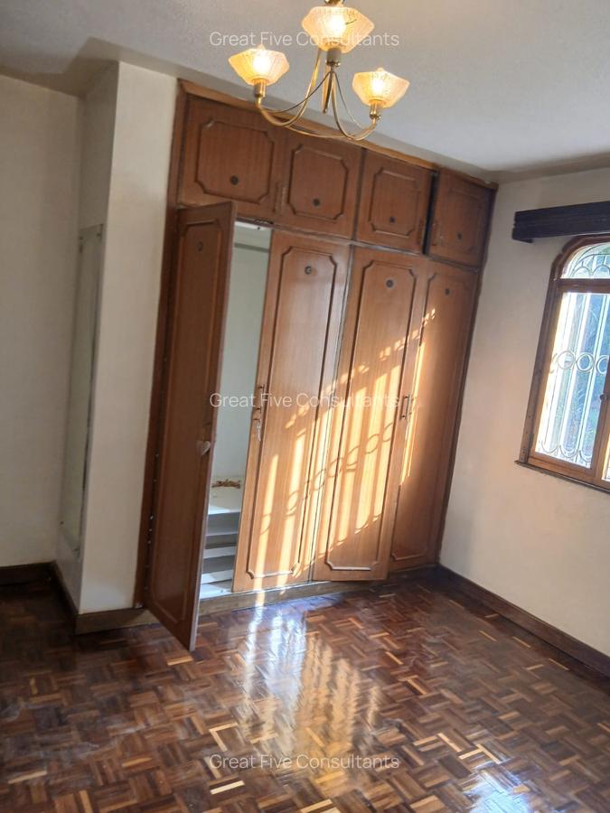 5 Bed House with En Suite in Runda - 11