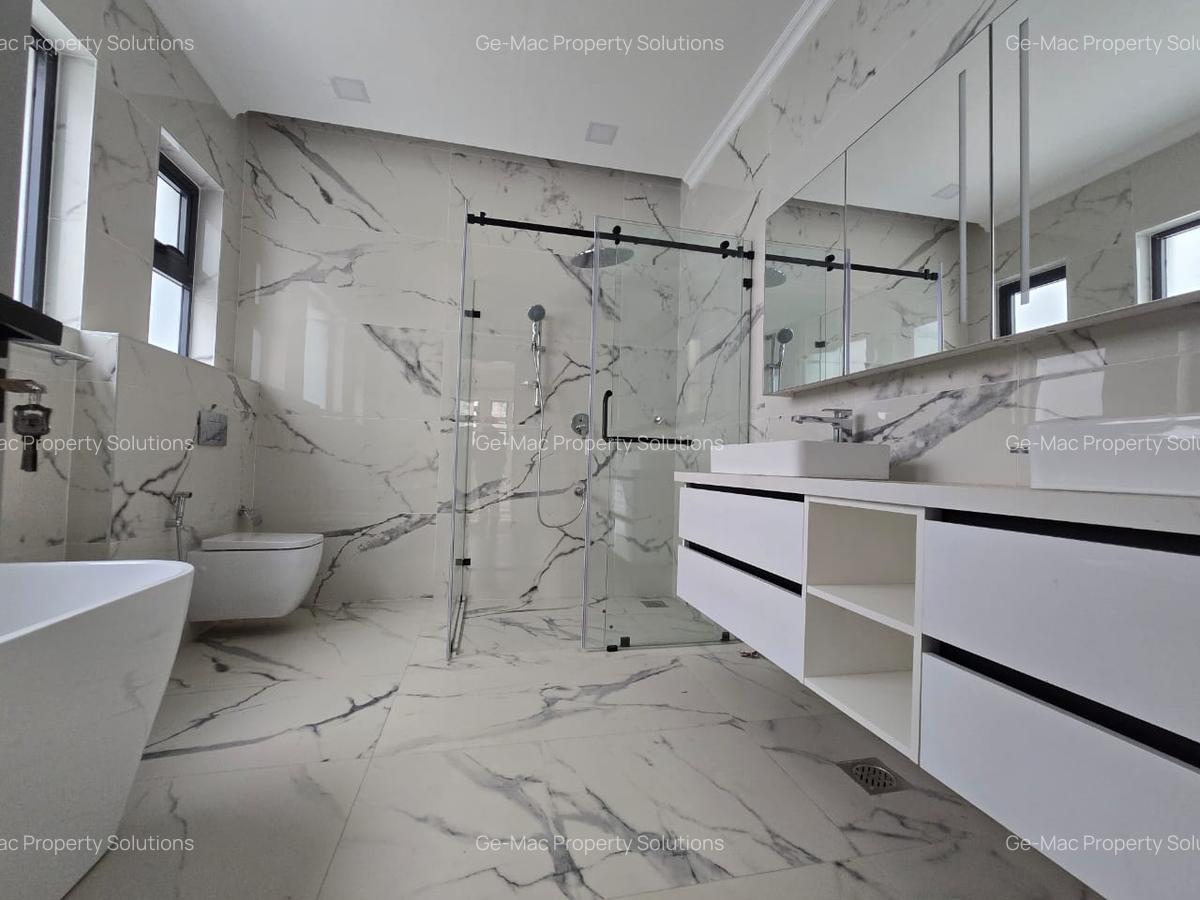 5 Bed House with Garden in Lavington - 14