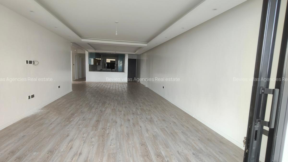 4 Bed Apartment with En Suite at Parklands - 15