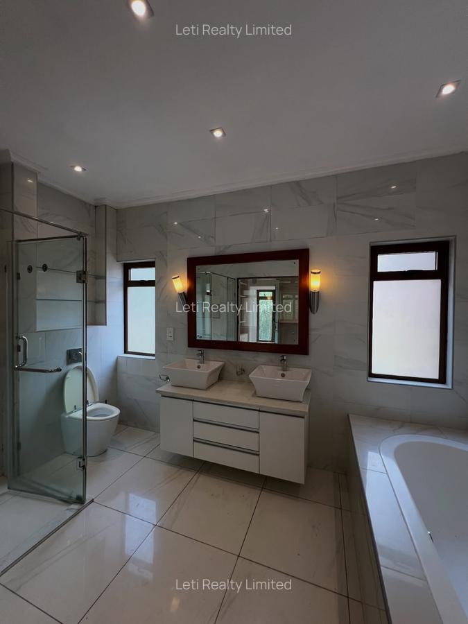 5 Bed Townhouse with En Suite in Lavington - 16