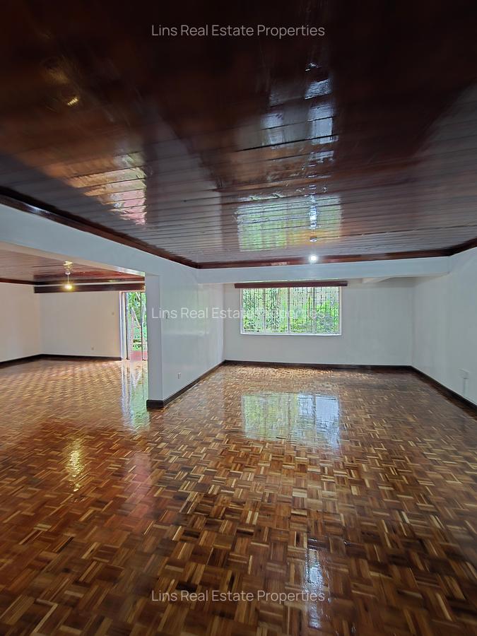 5 Bed House with En Suite in Lavington - 7