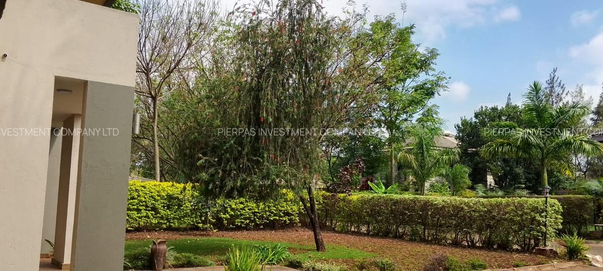 4 Bed Townhouse with En Suite in Garden Estate - 10