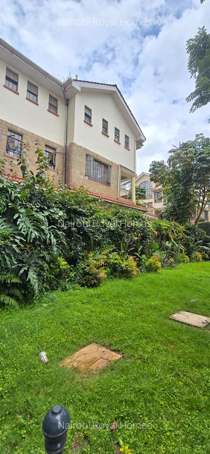5 Bed Townhouse with En Suite at Off Convent Drive - 2