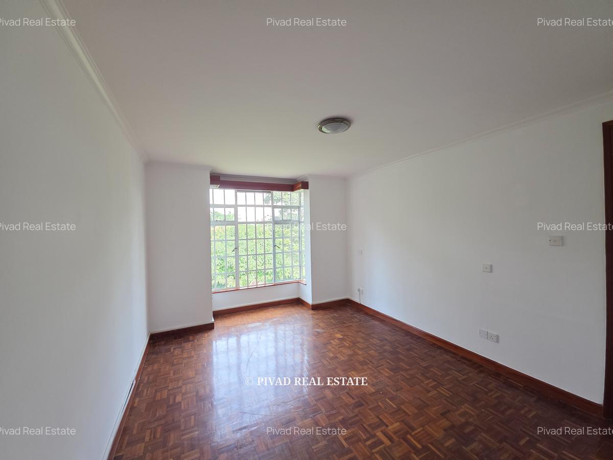 4 Bed House with Swimming Pool in Rosslyn - 7