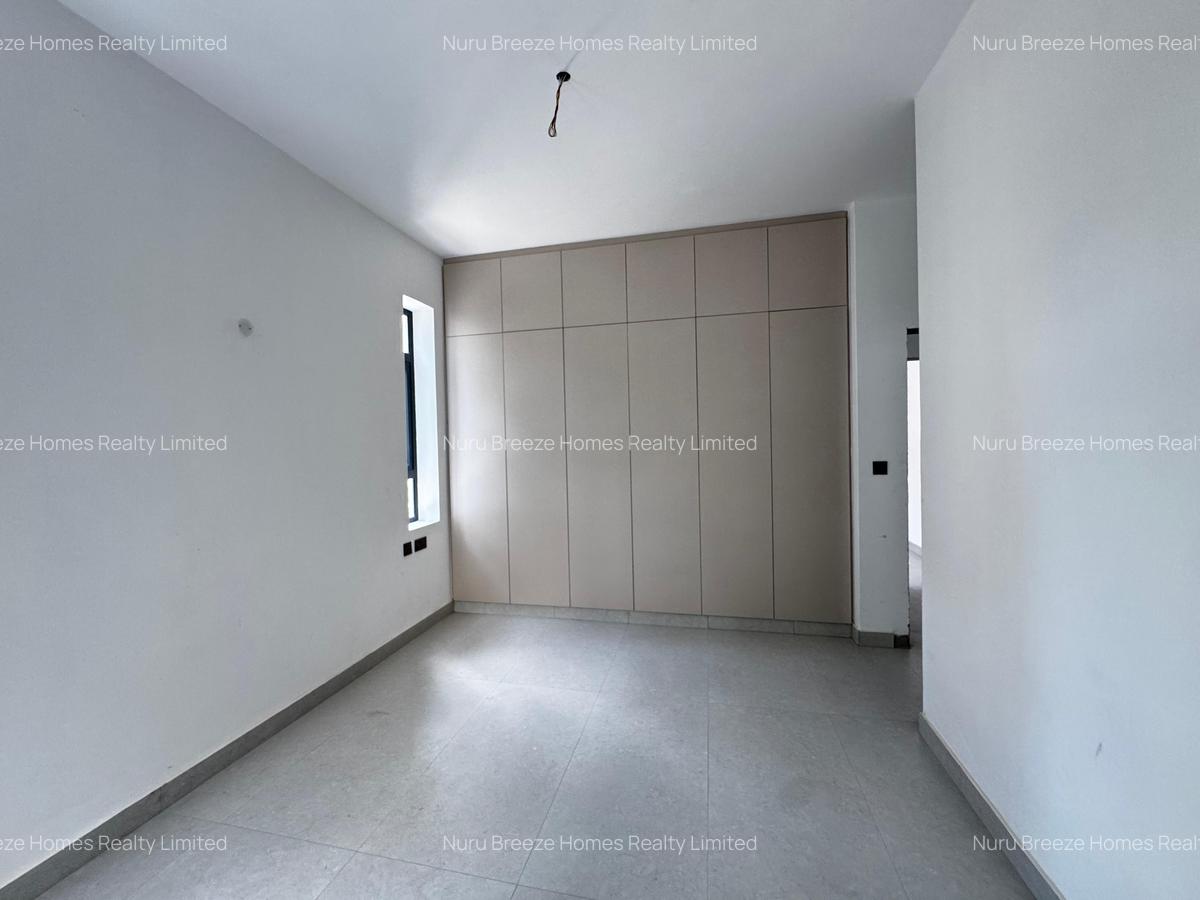 3 Bed Apartment with En Suite in Brookside - 17