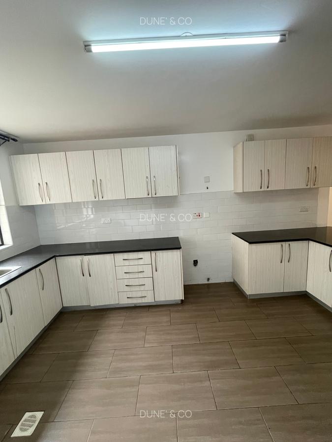 2 Bed Apartment with En Suite in Riverside - 9
