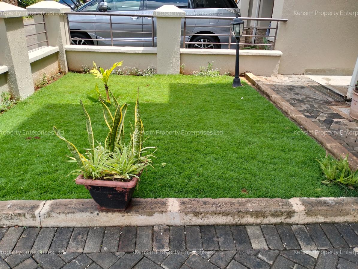 5 Bed Townhouse with En Suite in Lavington - 2