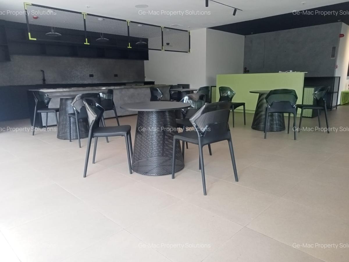 2 Bed Apartment with En Suite in Rosslyn - 3