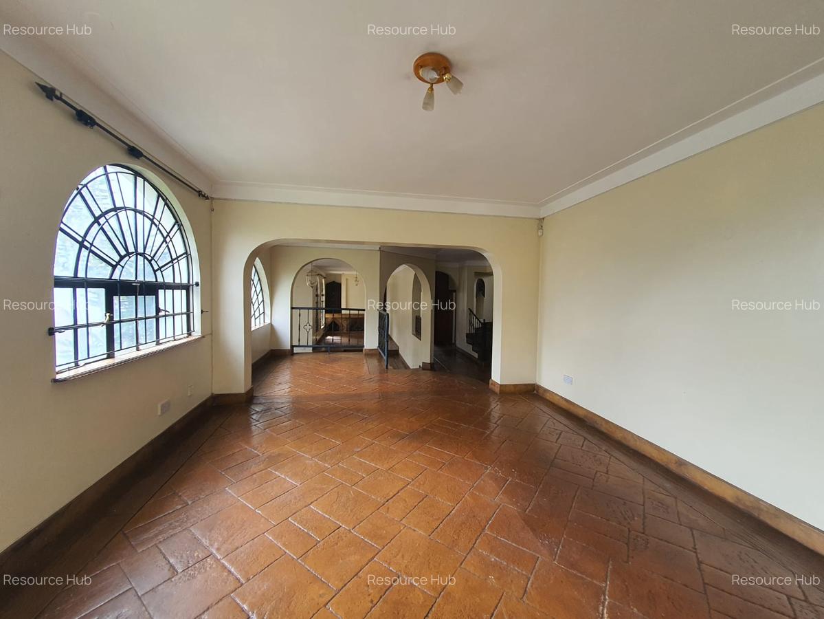 5 Bed House with En Suite at Nyari - 11