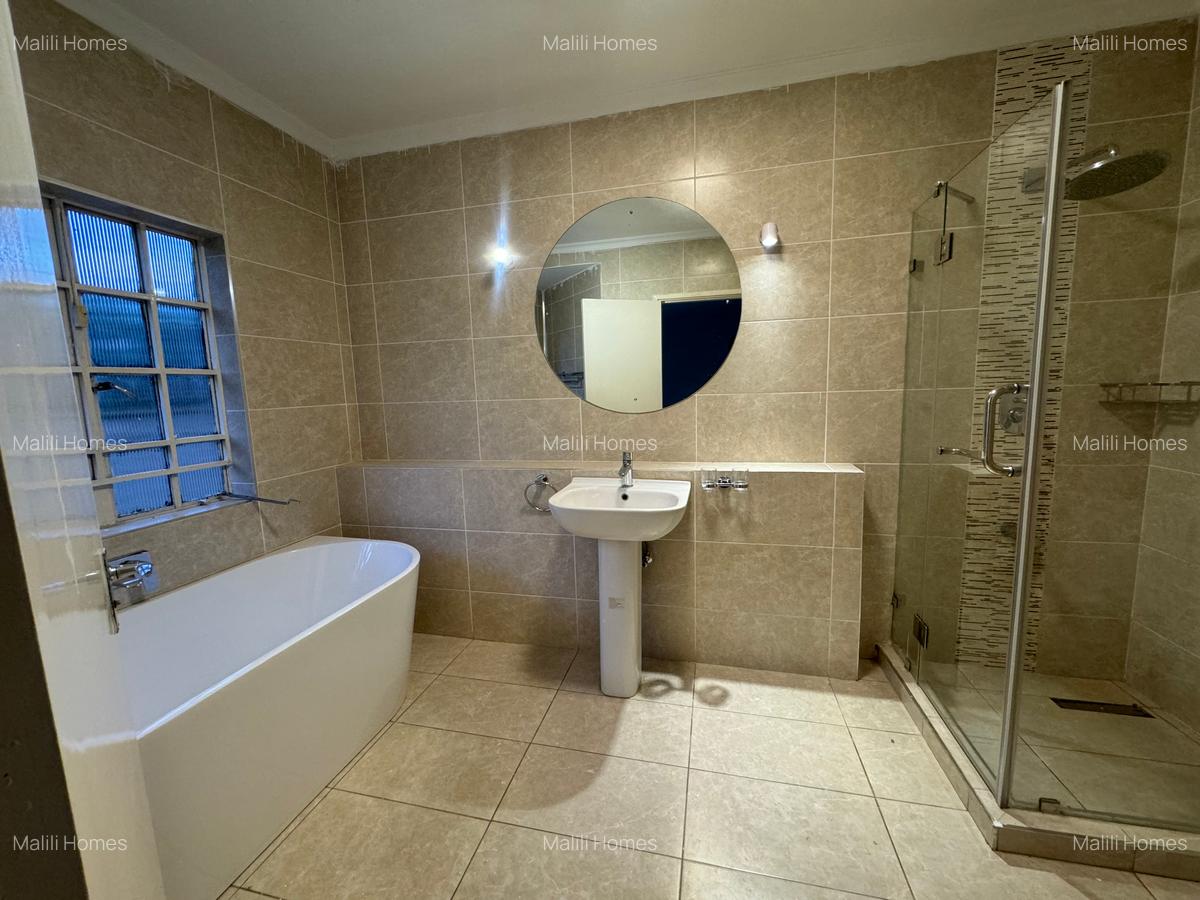 4 Bed House in Lavington - 9